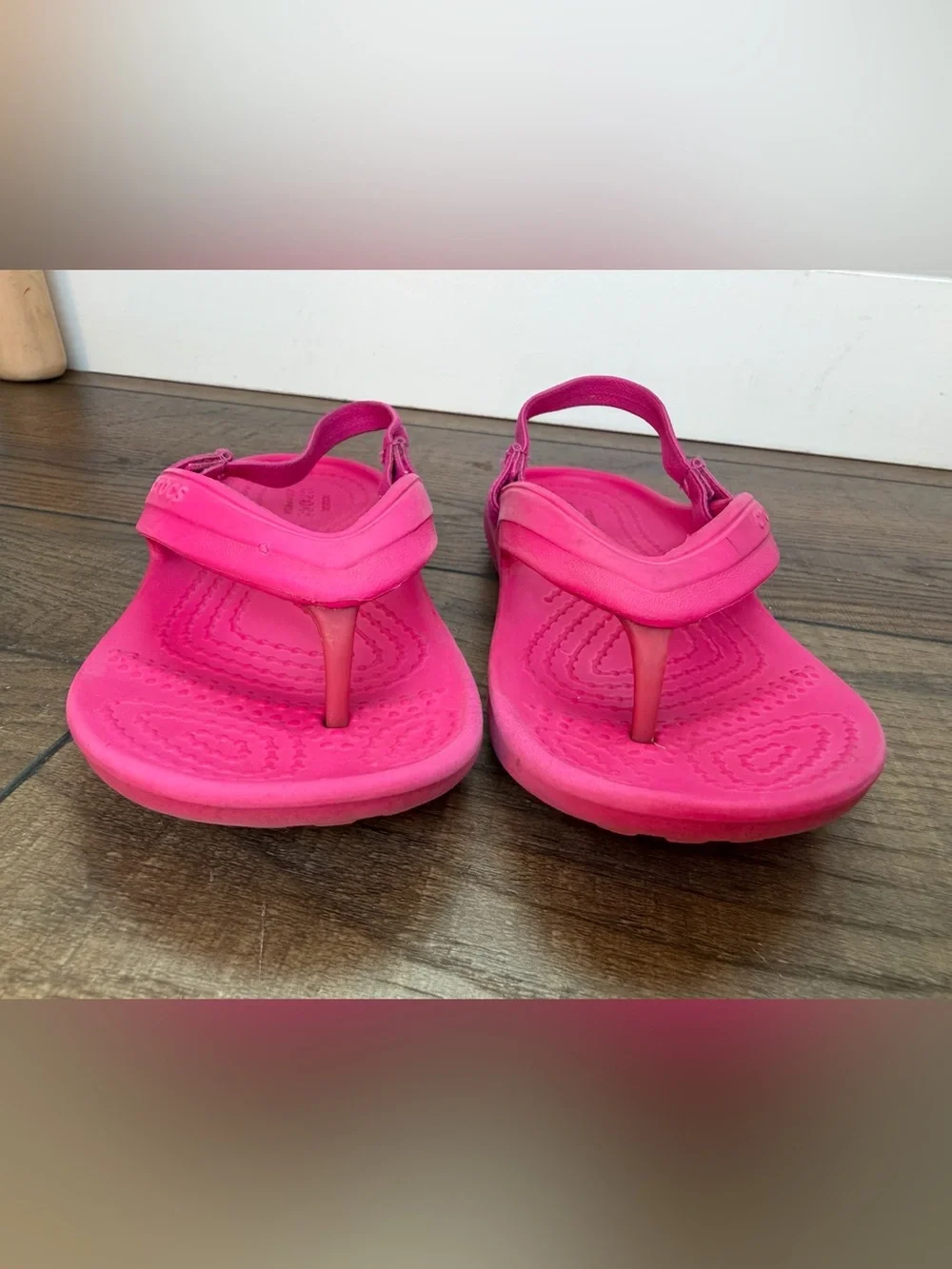 Crocs Pink Classic Flip K kids' Sandals Toddler Girls Size 9